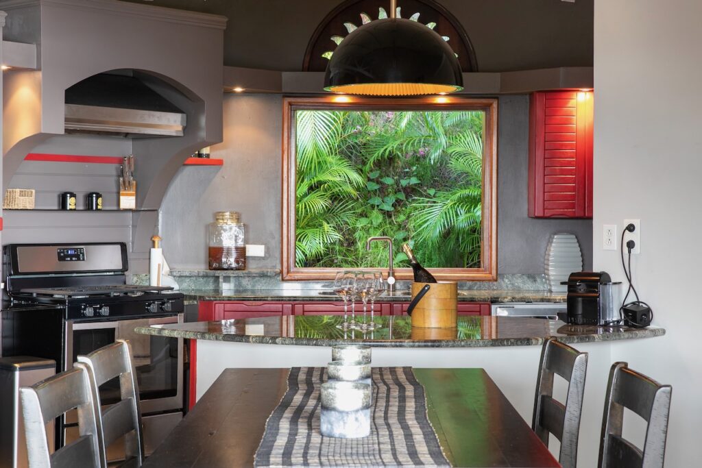 Almond Grove Estate, 3Br and 3 Baths, Infinity Pool, breathtaking views, St. Maarten SXM