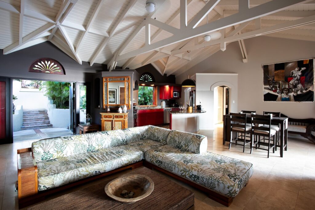 Almond Grove Estate, 3Br and 3 Baths, Infinity Pool, breathtaking views, St. Maarten SXM