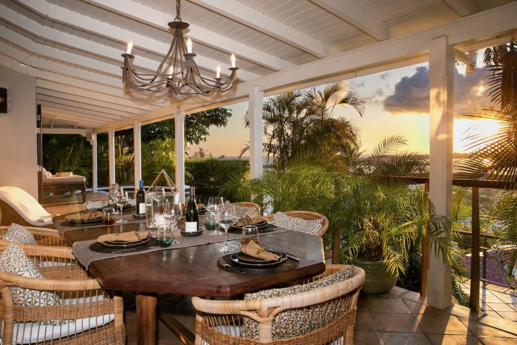 Almond Grove Estate, 3Br and 3 Baths, Infinity Pool, breathtaking views, St. Maarten SXM