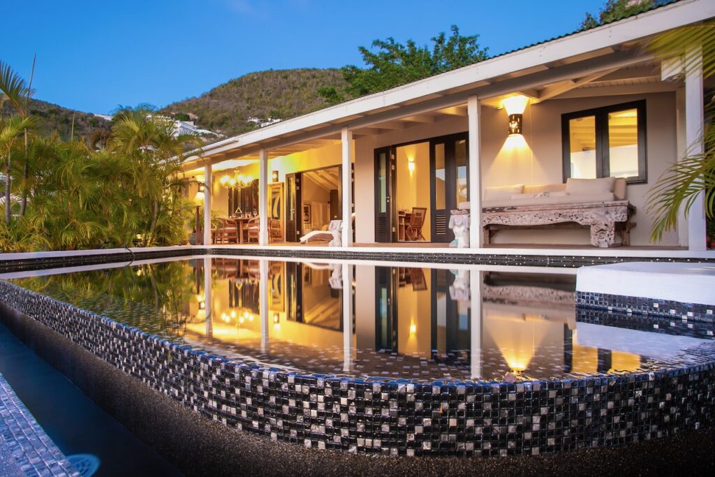 Almond Grove Estate, 3Br and 3 Baths, Infinity Pool, breathtaking views, St. Maarten SXM