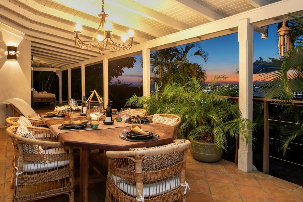 Almond Grove Estate, 3Br and 3 Baths, Infinity Pool, breathtaking views, St. Maarten SXM
