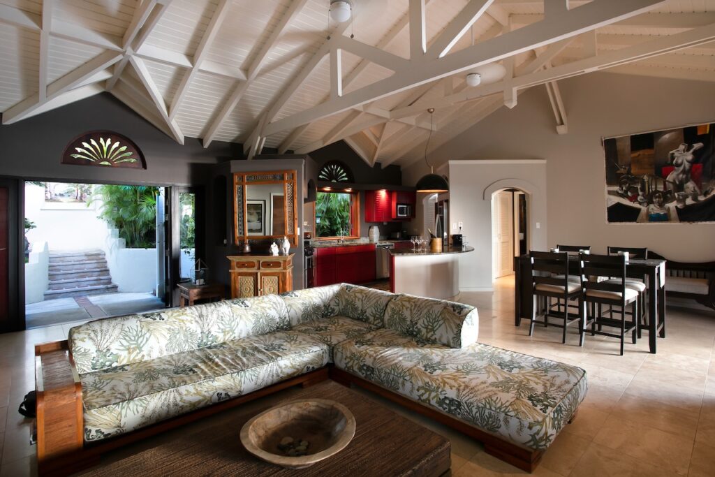 Almond Grove Estate, 3Br and 3 Baths, Infinity Pool, breathtaking views, St. Maarten SXM
