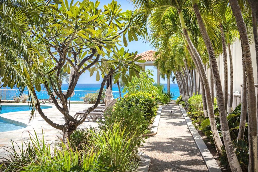 Condo Rainbow Beach Club, Beachfront Property, Cupecoy, Real Estate St. Maarten
