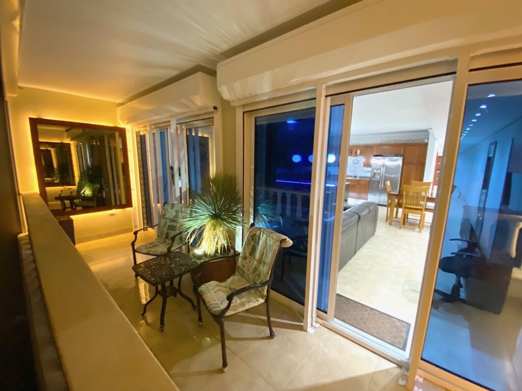 Condo Rainbow Beach Club, Beachfront Property, Cupecoy, Real Estate St. Maarten