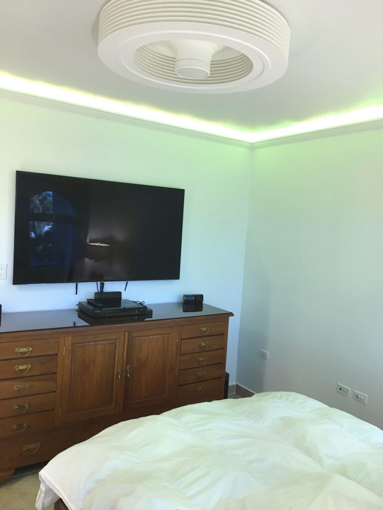 Condo Rainbow Beach Club, Beachfront Property, Cupecoy, Real Estate St. Maarten