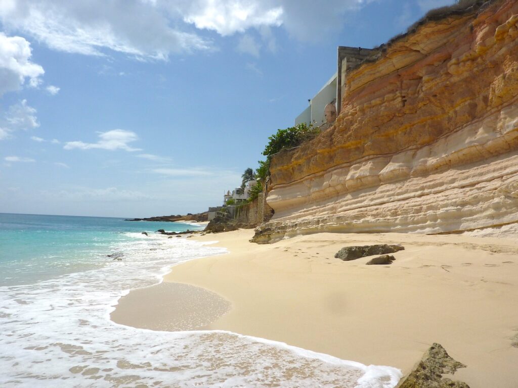 Condo Rainbow Beach Club, Beachfront Property, Cupecoy, Real Estate St. Maarten