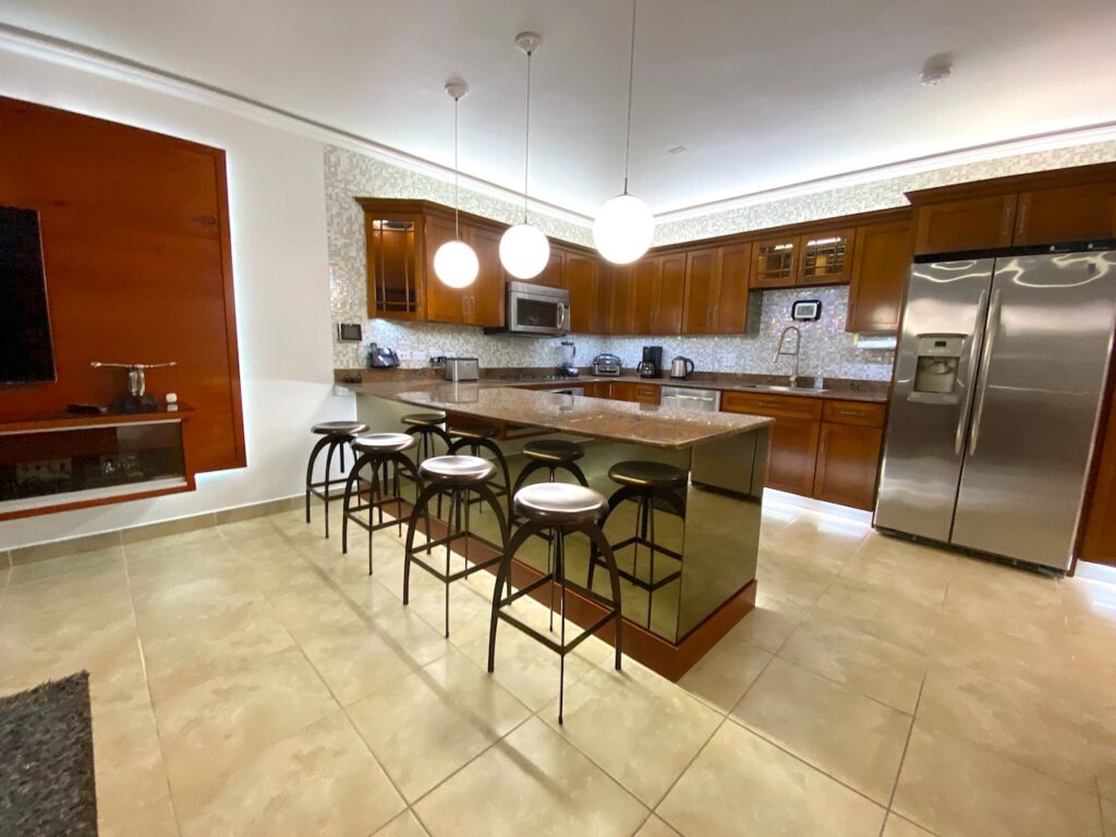 Condo Rainbow Beach Club, Beachfront Property, Cupecoy, Real Estate St. Maarten
