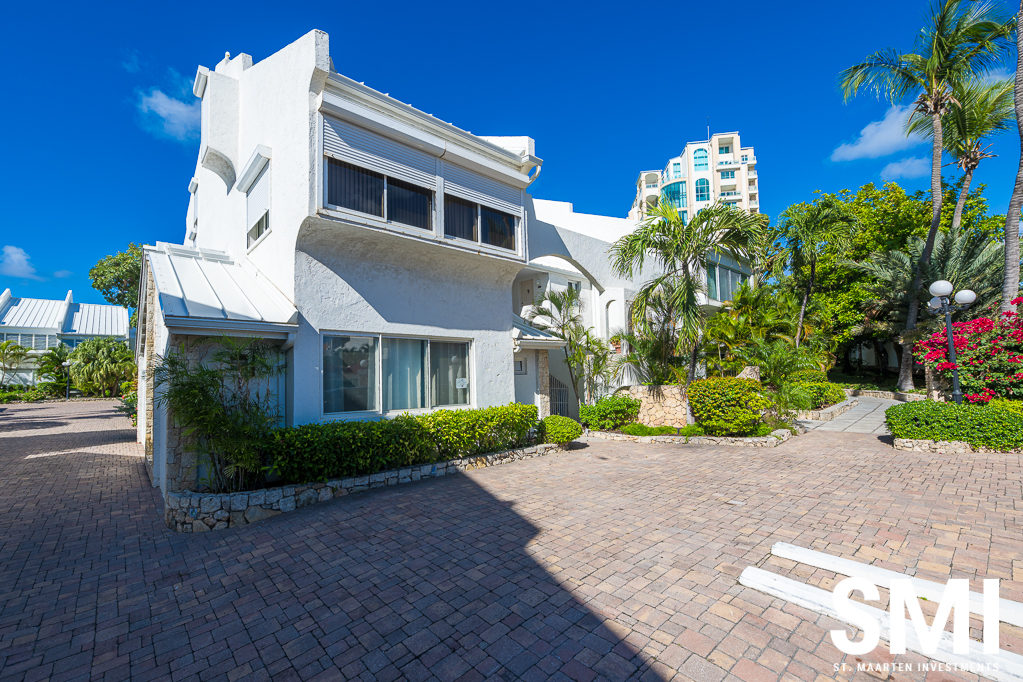 Beachfront Residential community Cupecoy   SXM