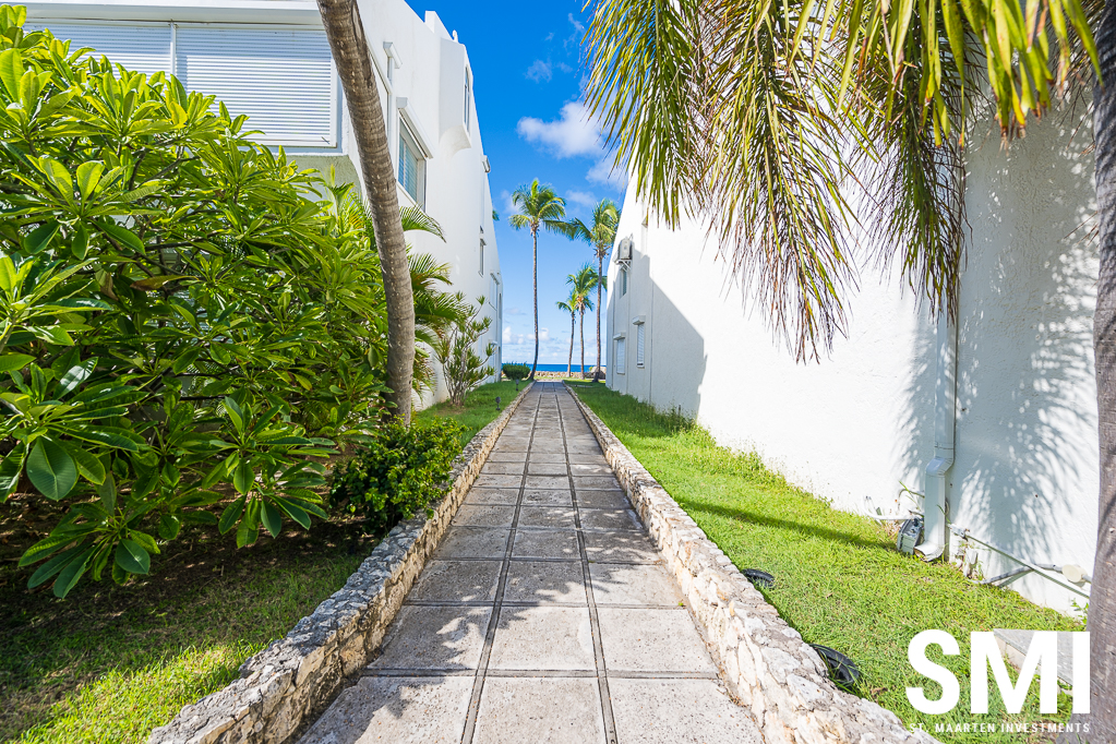 Beachfront Residential community Cupecoy   SXM