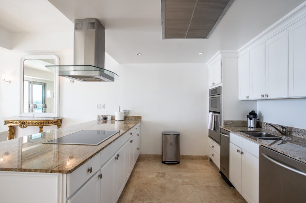 Deluxe 2 Bedroom Beachfront Condo Cliff, Cupecoy Beach, St. Maarten