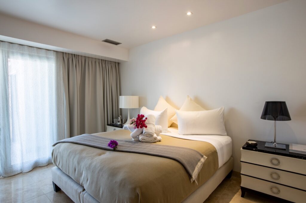 Deluxe 2 Bedroom Beachfront Condo Cliff, Cupecoy Beach, St. Maarten
