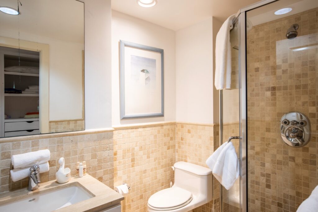 Deluxe 2 Bedroom Beachfront Condo Cliff, Cupecoy Beach, St. Maarten