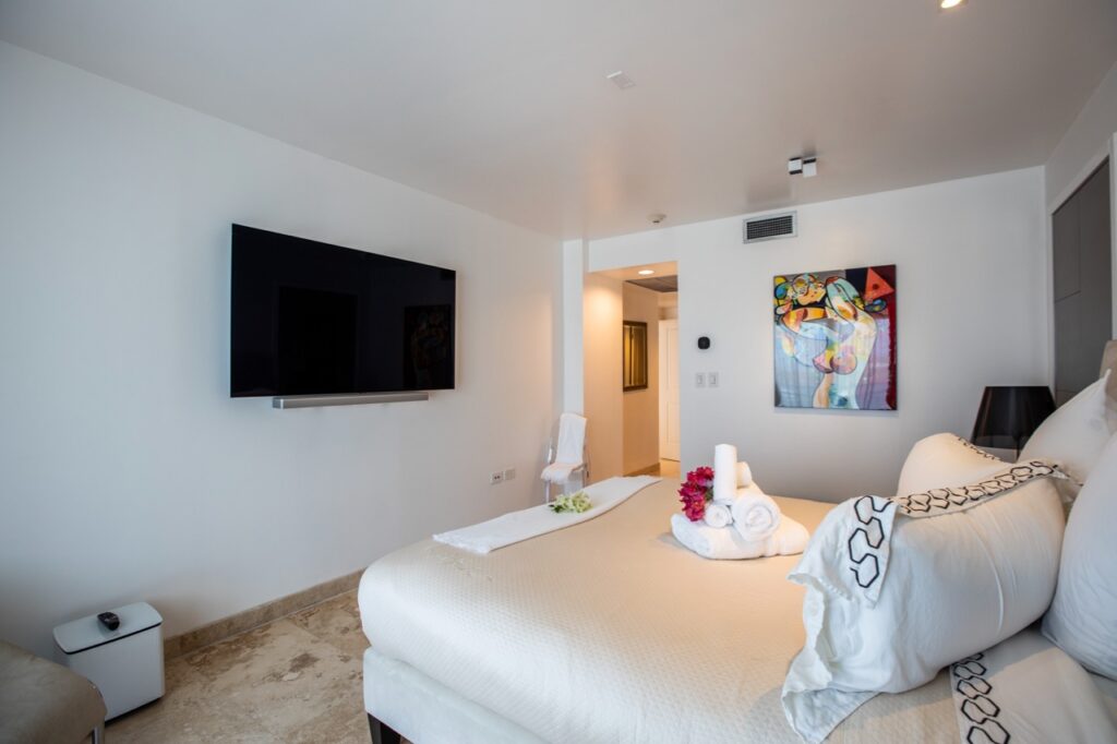 Deluxe 2 Bedroom Beachfront Condo Cliff, Cupecoy Beach, St. Maarten