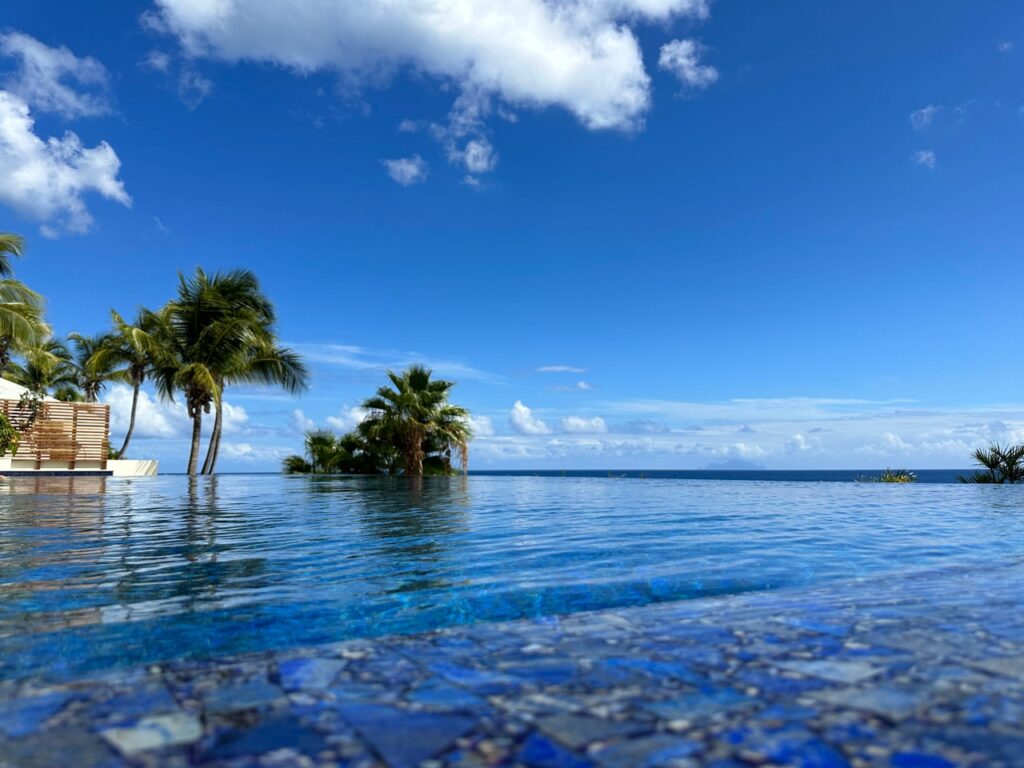 Deluxe 2 Bedroom Beachfront Condo Cliff, Cupecoy Beach, St. Maarten