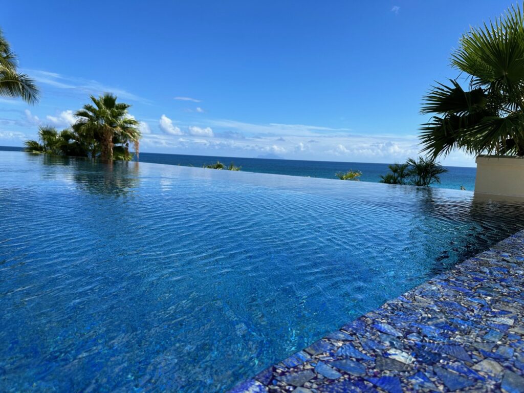 Deluxe 2 Bedroom Beachfront Condo Cliff, Cupecoy Beach, St. Maarten