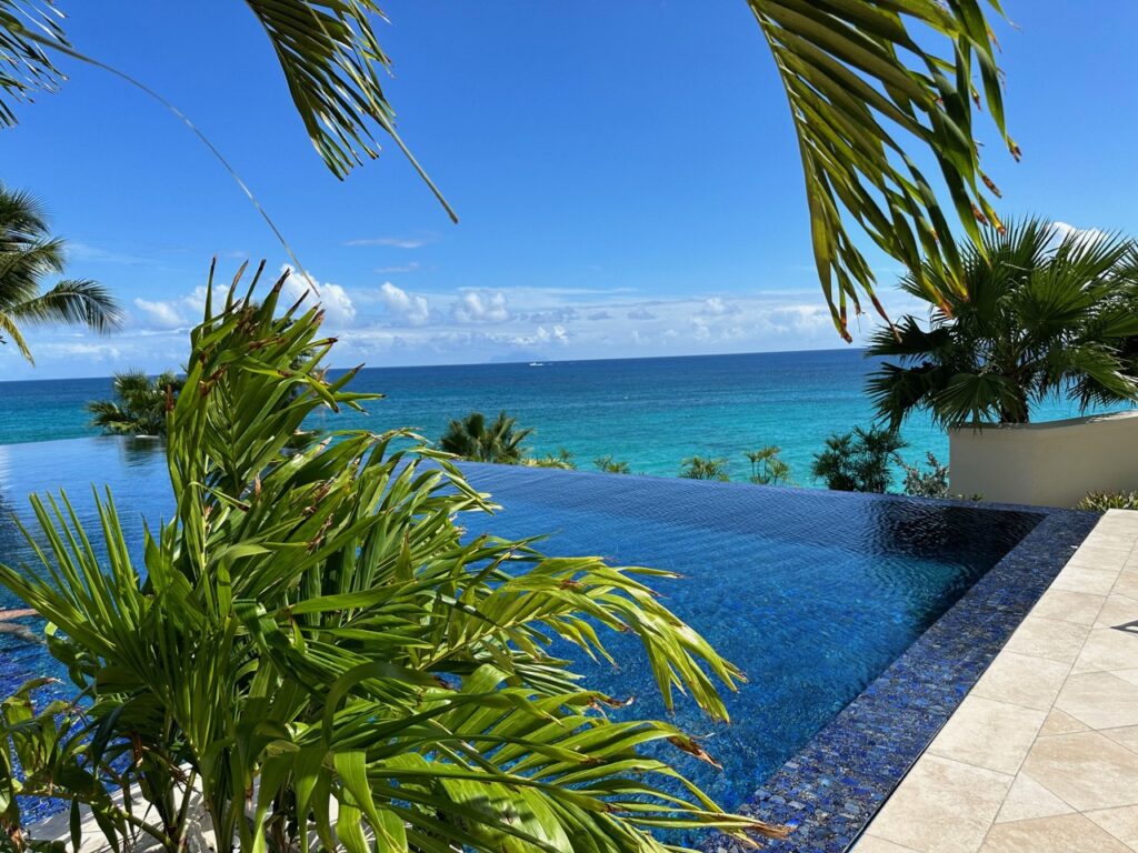 Deluxe 2 Bedroom Beachfront Condo Cliff, Cupecoy Beach, St. Maarten