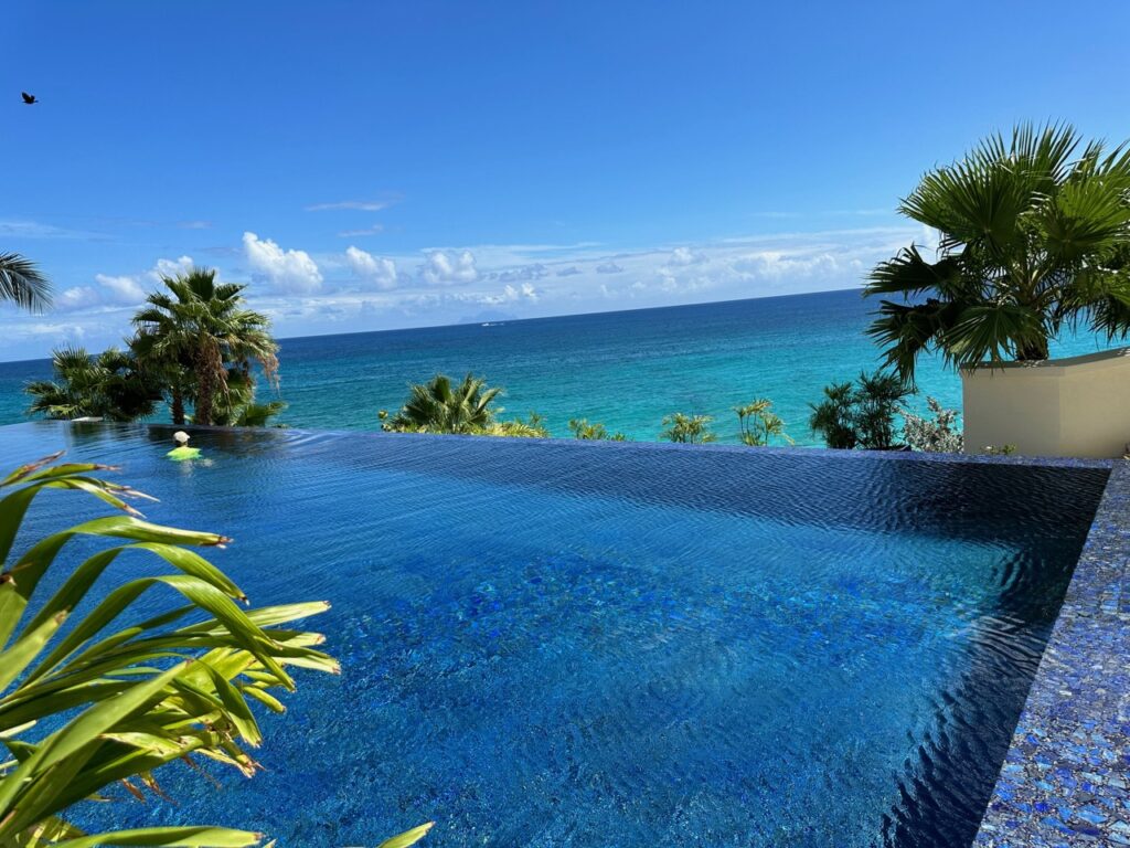 Deluxe 2 Bedroom Beachfront Condo Cliff, Cupecoy Beach, St. Maarten