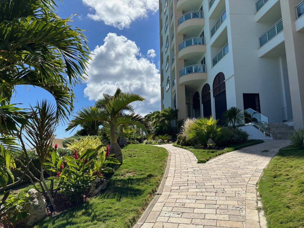 Deluxe 2 Bedroom Beachfront Condo Cliff, Cupecoy Beach, St. Maarten
