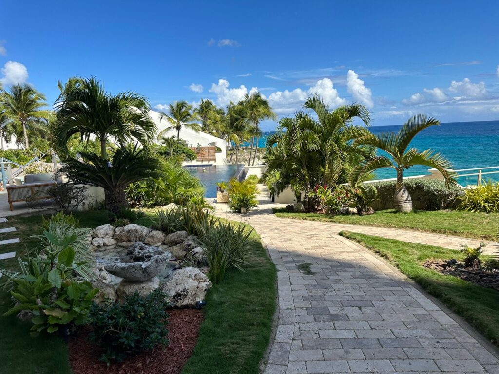 Deluxe 2 Bedroom Beachfront Condo Cliff, Cupecoy Beach, St. Maarten