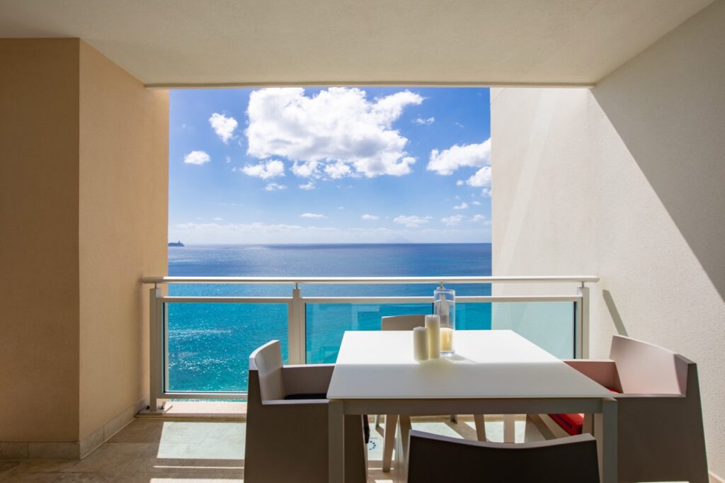 Deluxe 2 Bedroom Beachfront Condo Cliff, Cupecoy Beach, St. Maarten