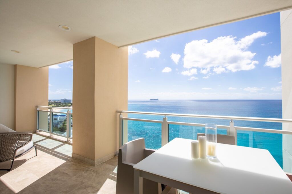 Deluxe 2 Bedroom Beachfront Condo Cliff, Cupecoy Beach, St. Maarten