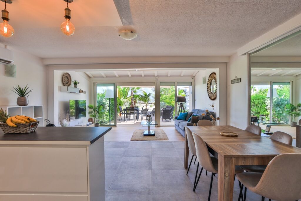 Nettle Bay  Beachfront Duplex SXM