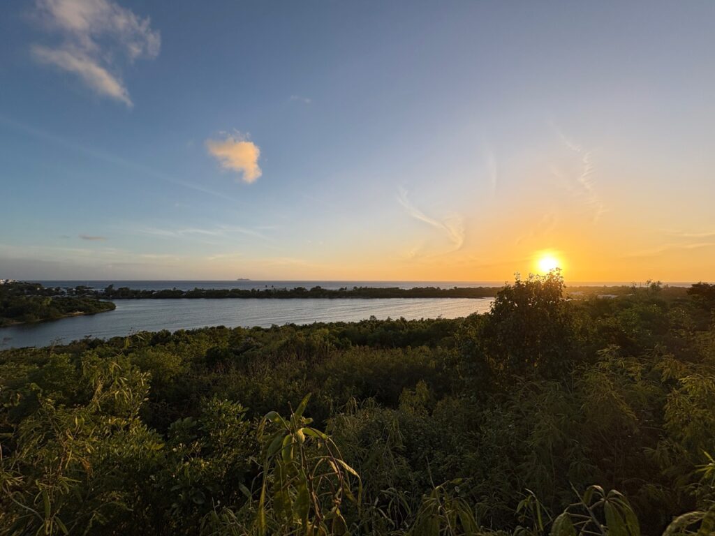 Terres Basses Rare  land Amazing Sunsets