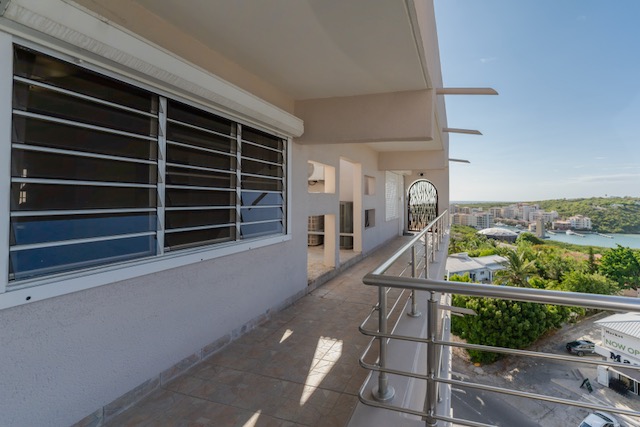 Beachfront Penthouse 3 Br 3 baths Cupecoy Real Estate SXM