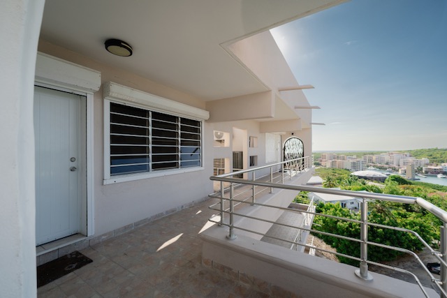 Beachfront Penthouse 3 Br 3 baths Cupecoy Real Estate SXM