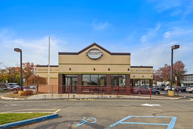 743 Rt 17 in Paramus, NJ 07652