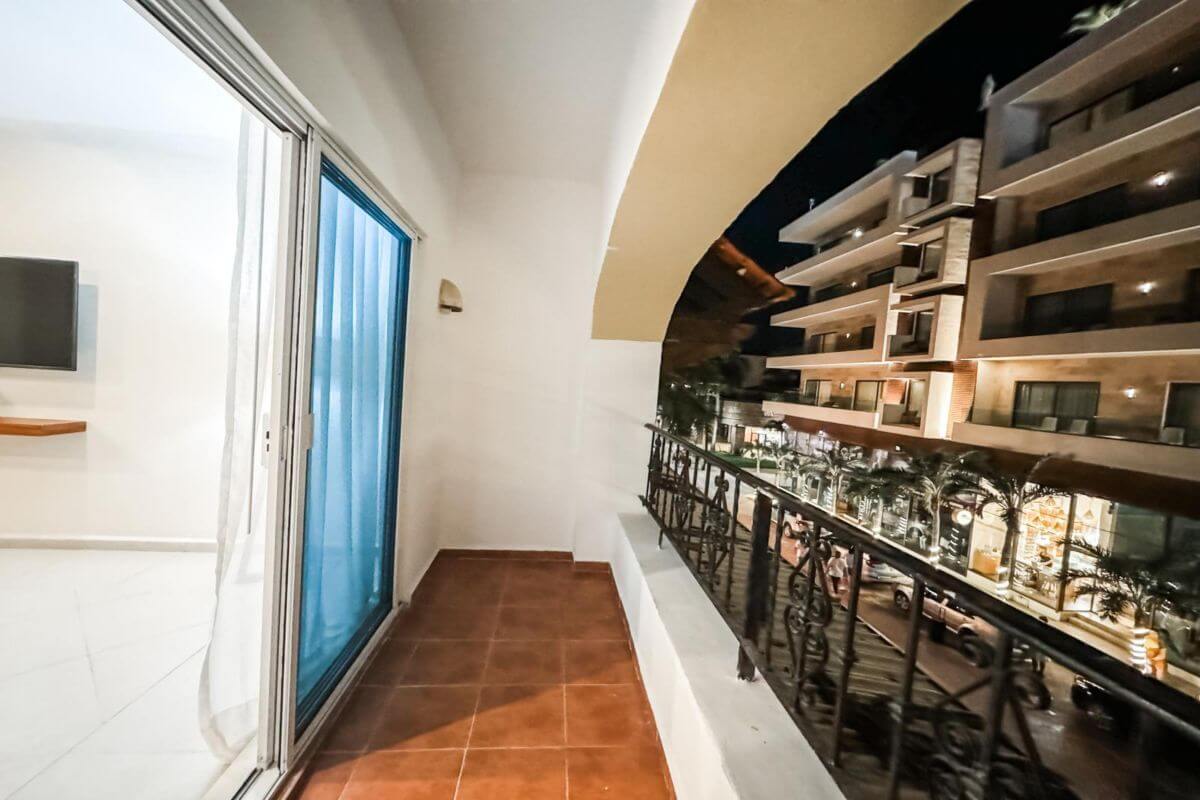 Convenient Access to Amenities