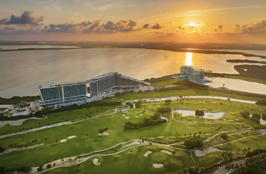 Panoramic view of Bay Grand View Cancun building showcasing its prime waterfront location and luxury architectural design.