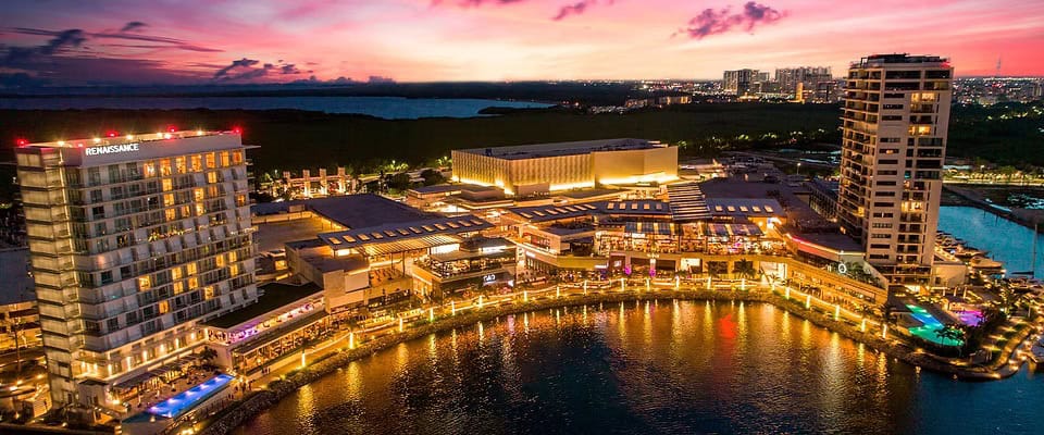 Prime location of Puerto Cancun situated between the Hotel Zone and Downtown Cancun.