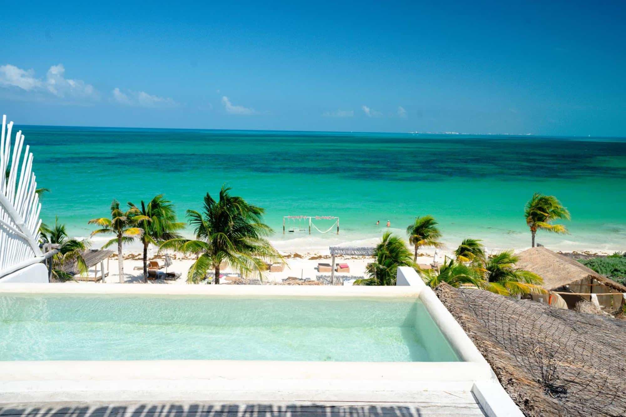 Modern luxury villa with ocean view for sale in Cancun