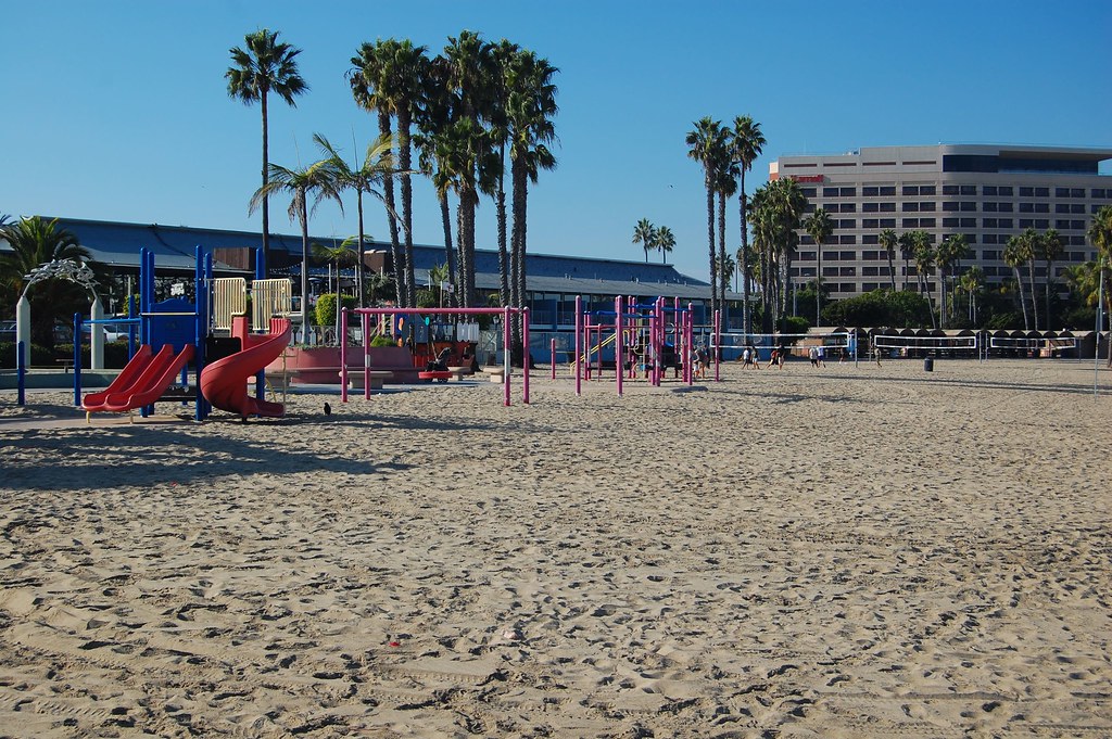 Picture of Marina del Rey has the Mother's Beach playground.
(c) Peter S. Morris -- 310.766.5227