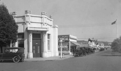 Street scene in downtown Culver City, Calif., circa 1920. From the Los Angeles Times photographic archive, UCLA Library.