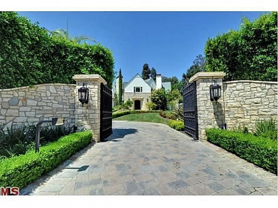 HOUSE BUILT FOR COWARDLY LION IN THE WIZARD OF OZ