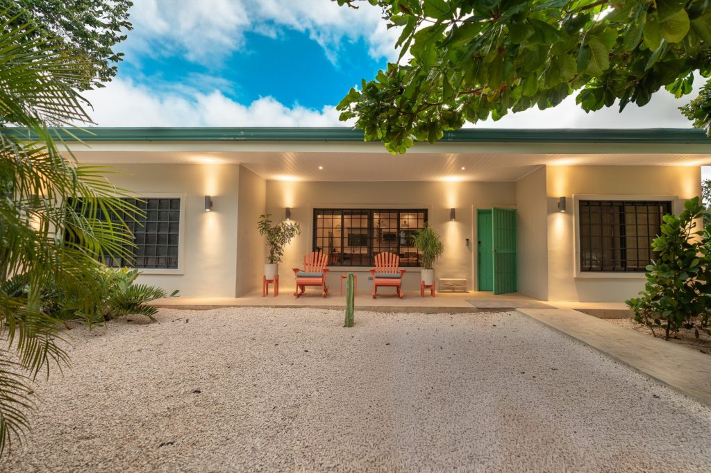 Two Renovated Homes on 2,441 m² in the Educarte Area of Tamarindo - Tamarindo, Guanacaste