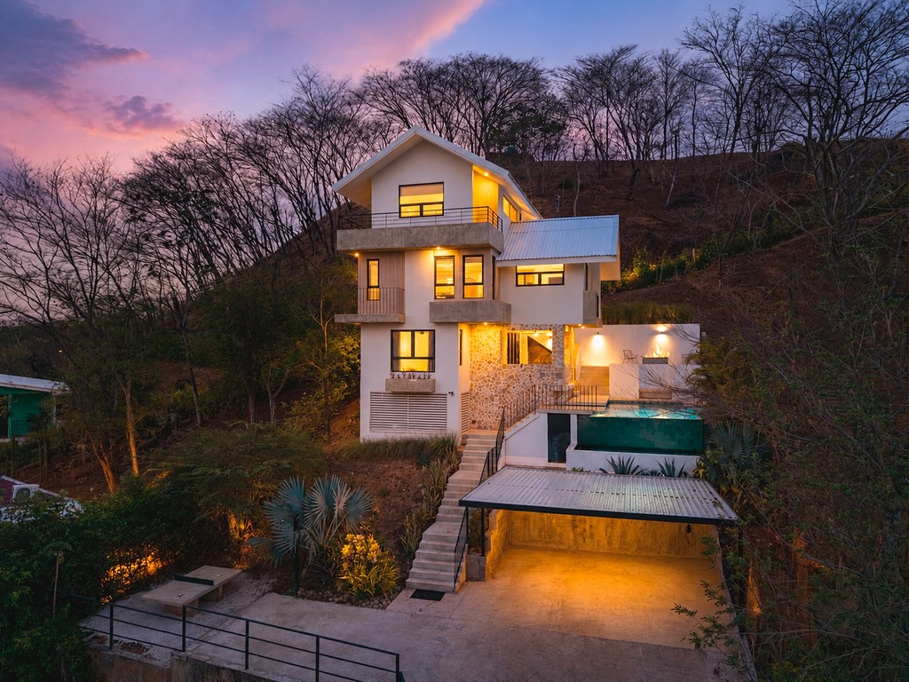 Casa Agave Azul | Contemporary 4-Bedroom Home with Attached Guest Suite in Playa Potrero - Playa Potrero, Guanacaste