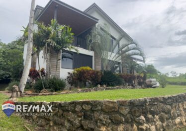 House in the mountains of belize