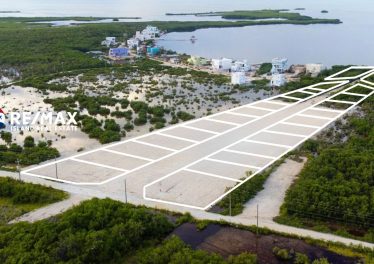 Build-ready lots in South Ambergris Caye near San Pedro! Filled parcels with road access, utilities, and financing available. Prime Belize real estate.