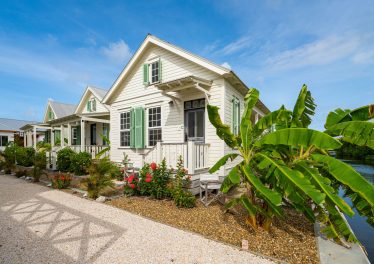 Canal-front Pied-à-Terre cottage at Mahogany Bay Village Belize