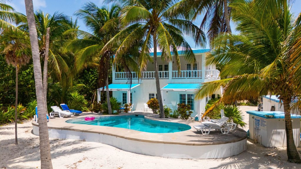 Oceanfront home with pool in South Ambergris Caye