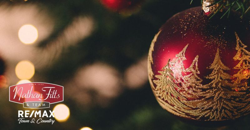 red christmas ball decor