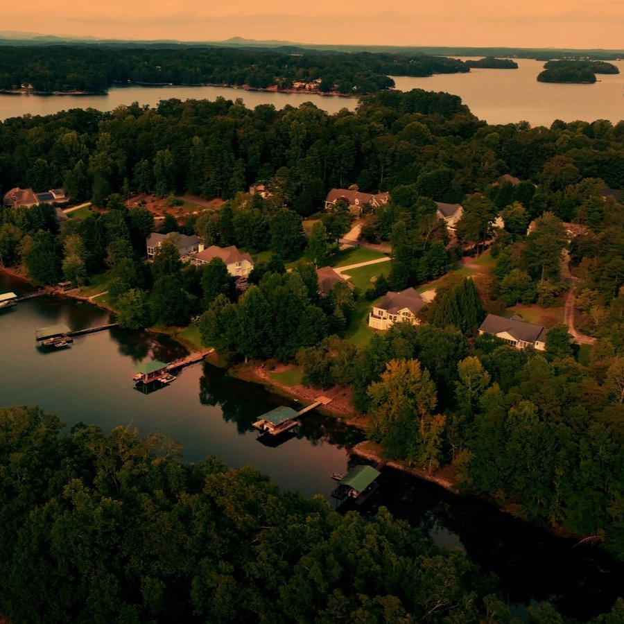 Lake Keowee Lakefront Homes