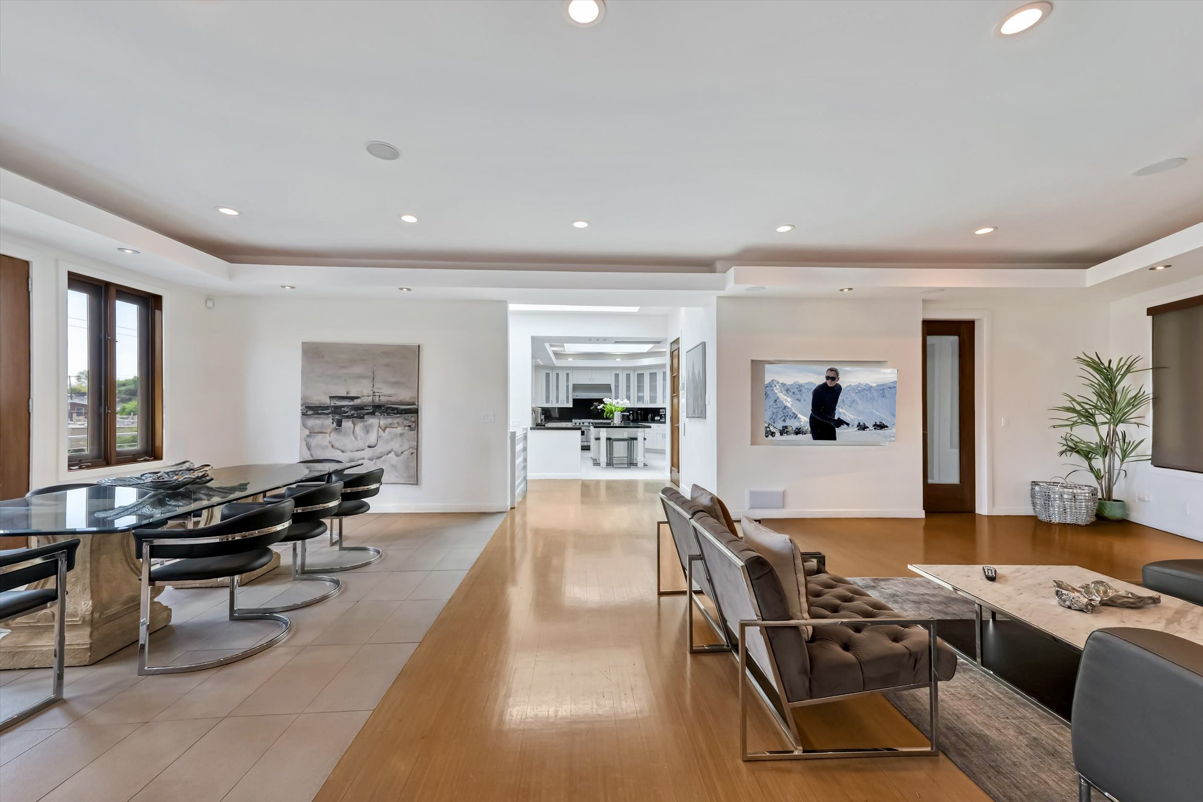 Los Angeles, CA 90069