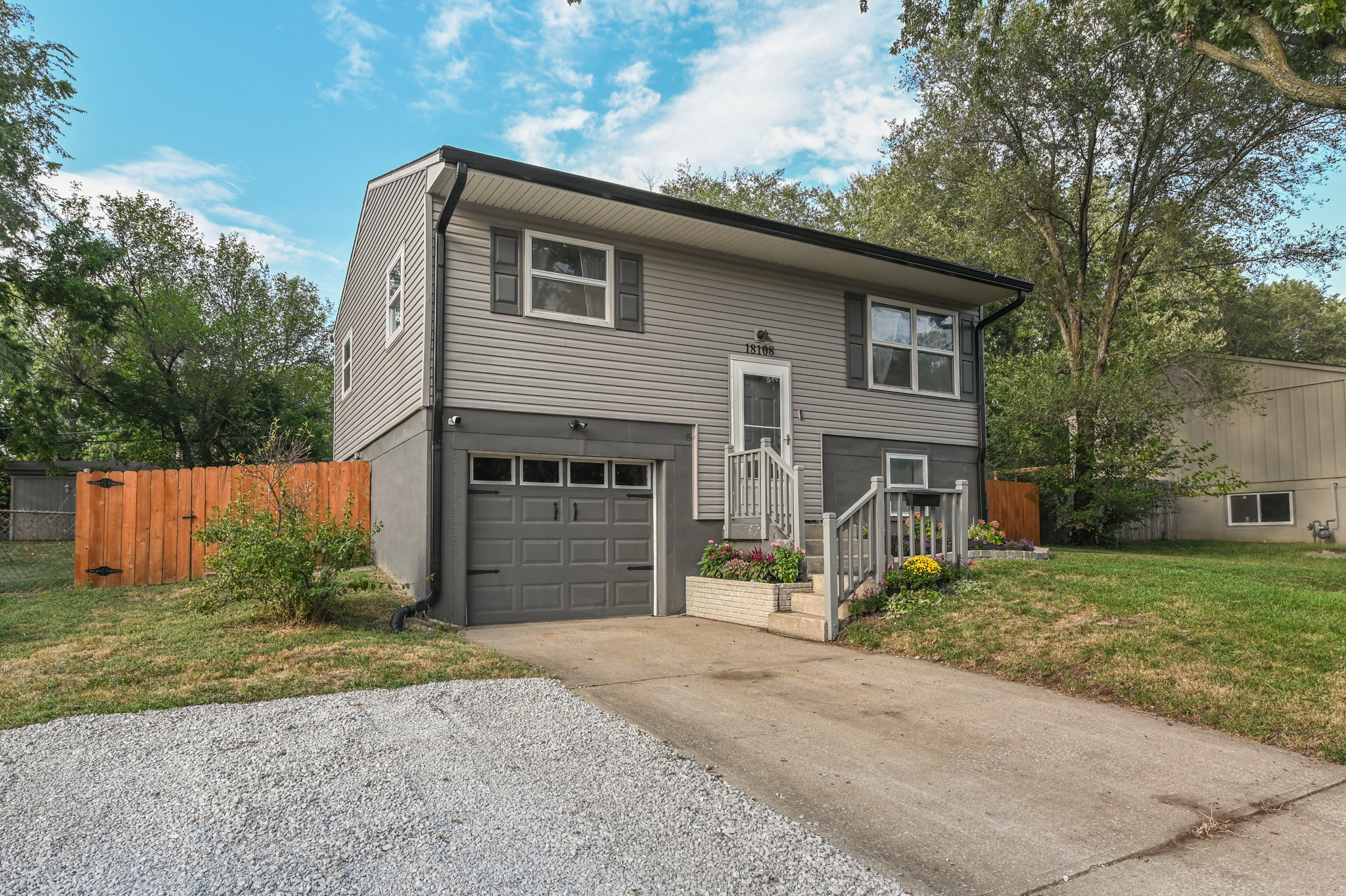 When Your House Won't Sell With Another Agent - Far View Heights - Independence, MO