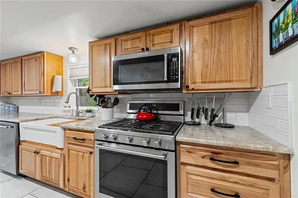 Gas range, updated counters, and a farmhouse sink — 605 4th Street, Weston MO