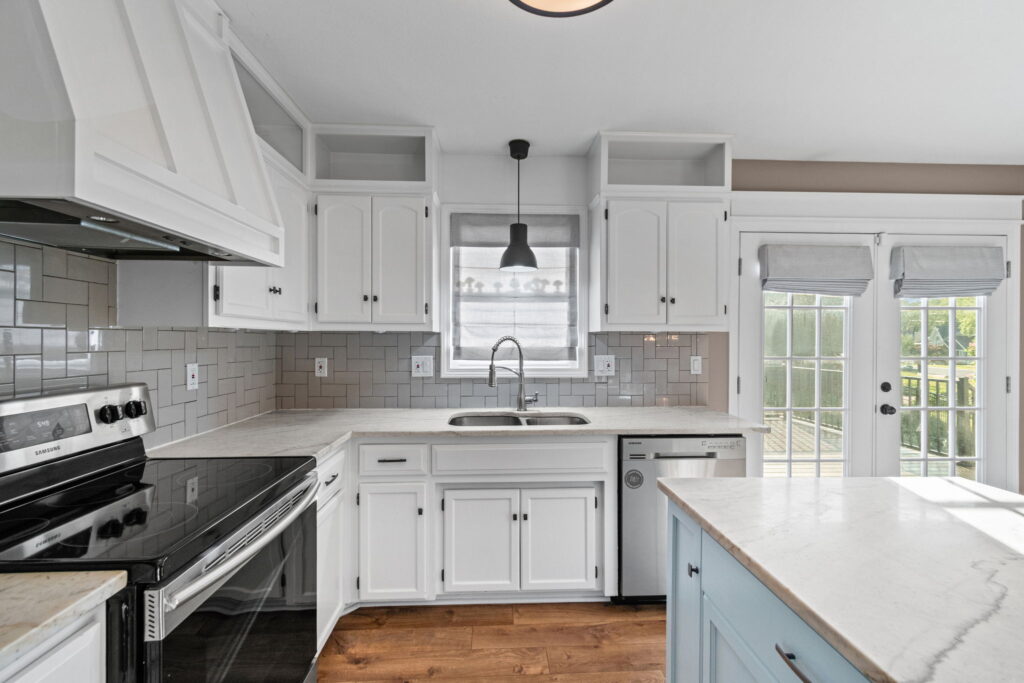 Eat-in kitchen with a center island and direct deck access at 7205 N Hickory Street