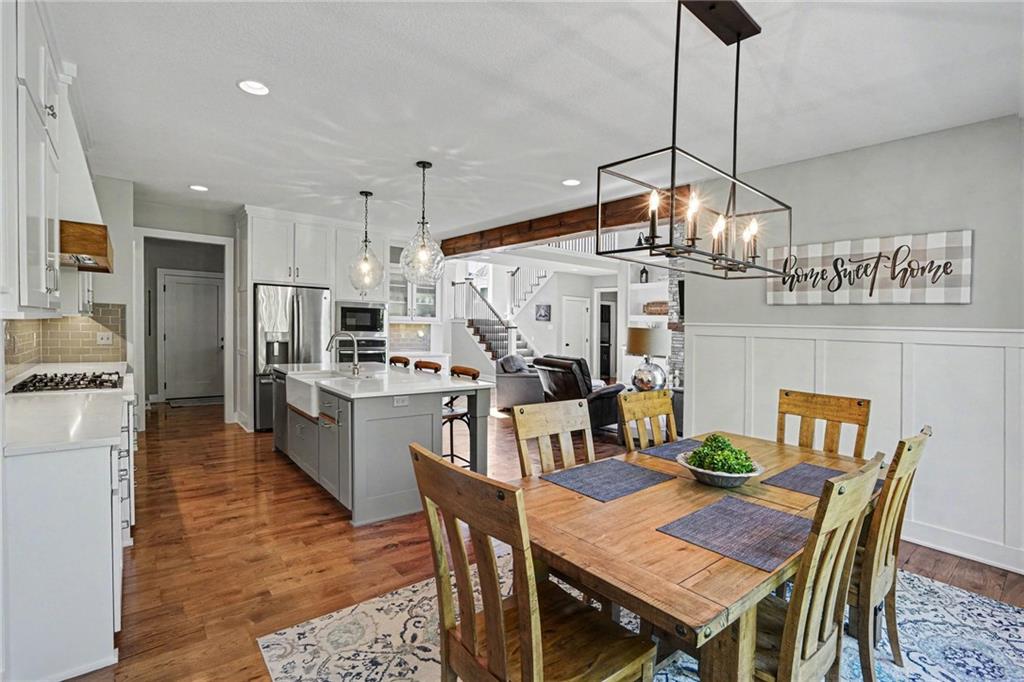 1784 Homestead Drive, Liberty MO — Breakfast and dining open to the kitchen on wide-plank hickory floors.